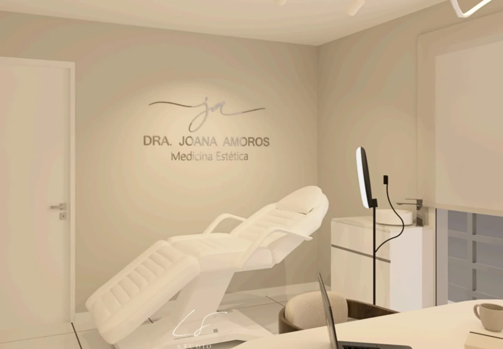 Render del área de aparatología de Bienesther con camilla, nichos iluminados y mesa de apoyo.
